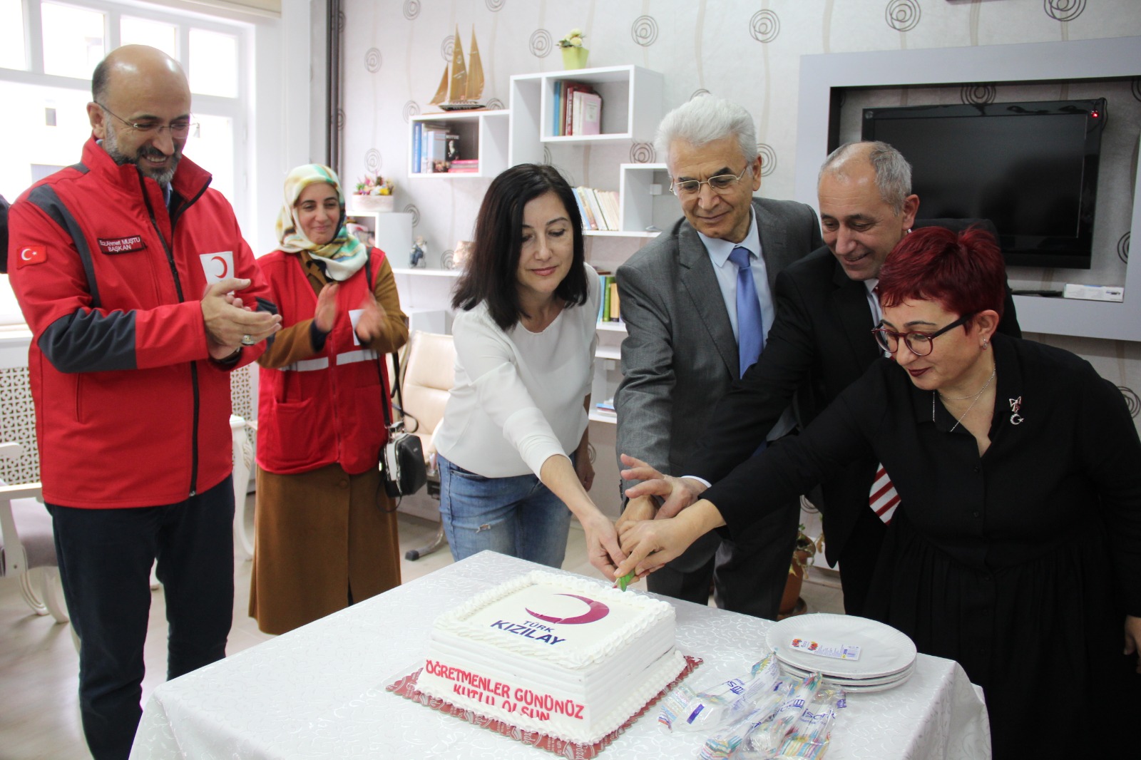 TÜRK KIZILAY SAMSUN ÖĞRETMENLER GÜNÜNÜ KUTLADI