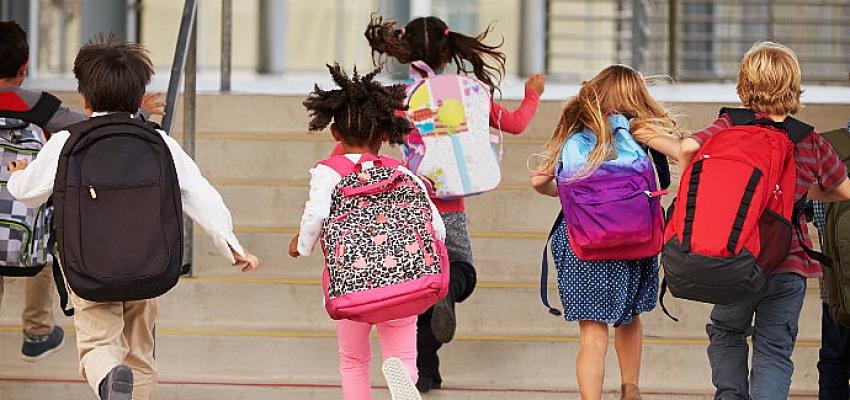 Ağır Okul Çantaları Bel, Omuz ve Ellerde Ağrıya Neden Olabiliyor