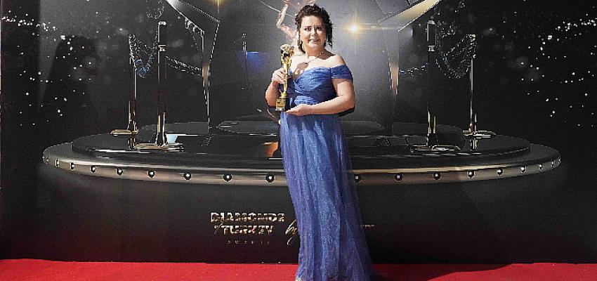 ”Esra Işıktekiner” Yılın En İyi Cinsel Sağlık Uzmanı Oldu!