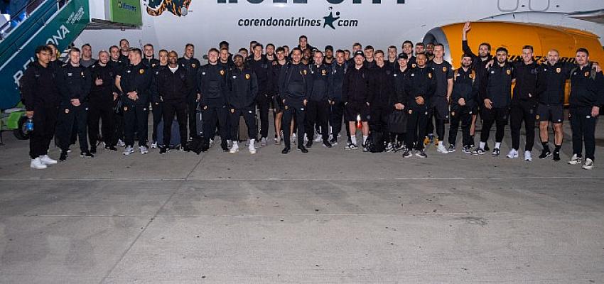 Hull City Yüzlerce Taraftarıyla Birlikte Corendon Airlines ile Antalya’ya Geldi
