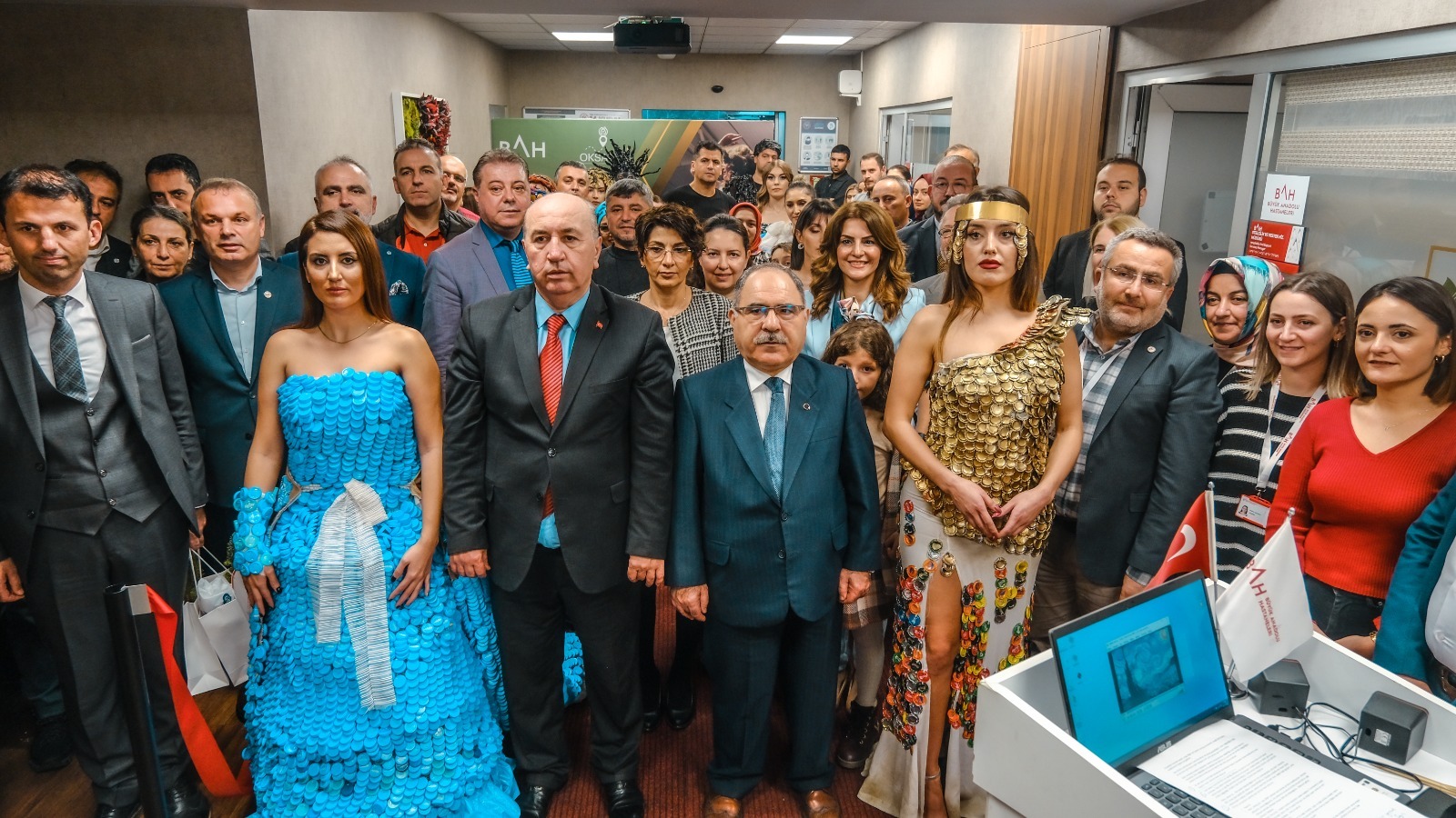 Büyük Anadolu Hastaneleri’nde Atık Kıyafetler Defilesi