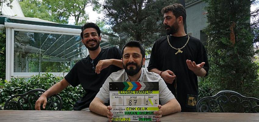 13 Ocak’ta vizyona girecek ‘İllegal Hayatlar’ seyirciyi güldürmeye hazırlanıyor
