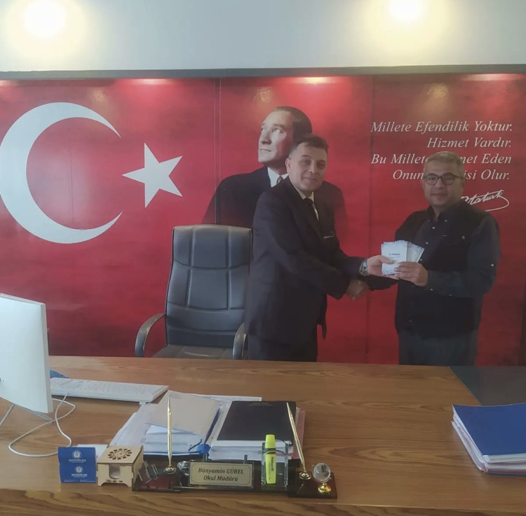 İlkadım Anadolu Lisesi’ndeki 15 ihtiyaç sahibi öğrenciye LCW yardım çeki verildi