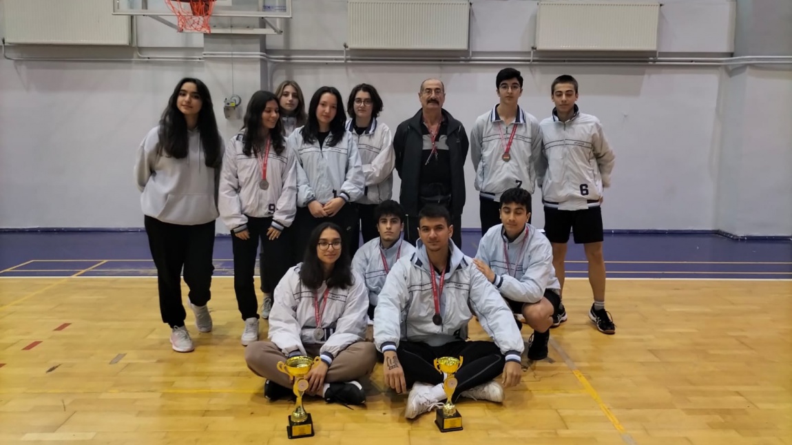 BADMİNTONDA KIZLAR İL 2.Sİ , ERKEKLER İL 3.SÜ