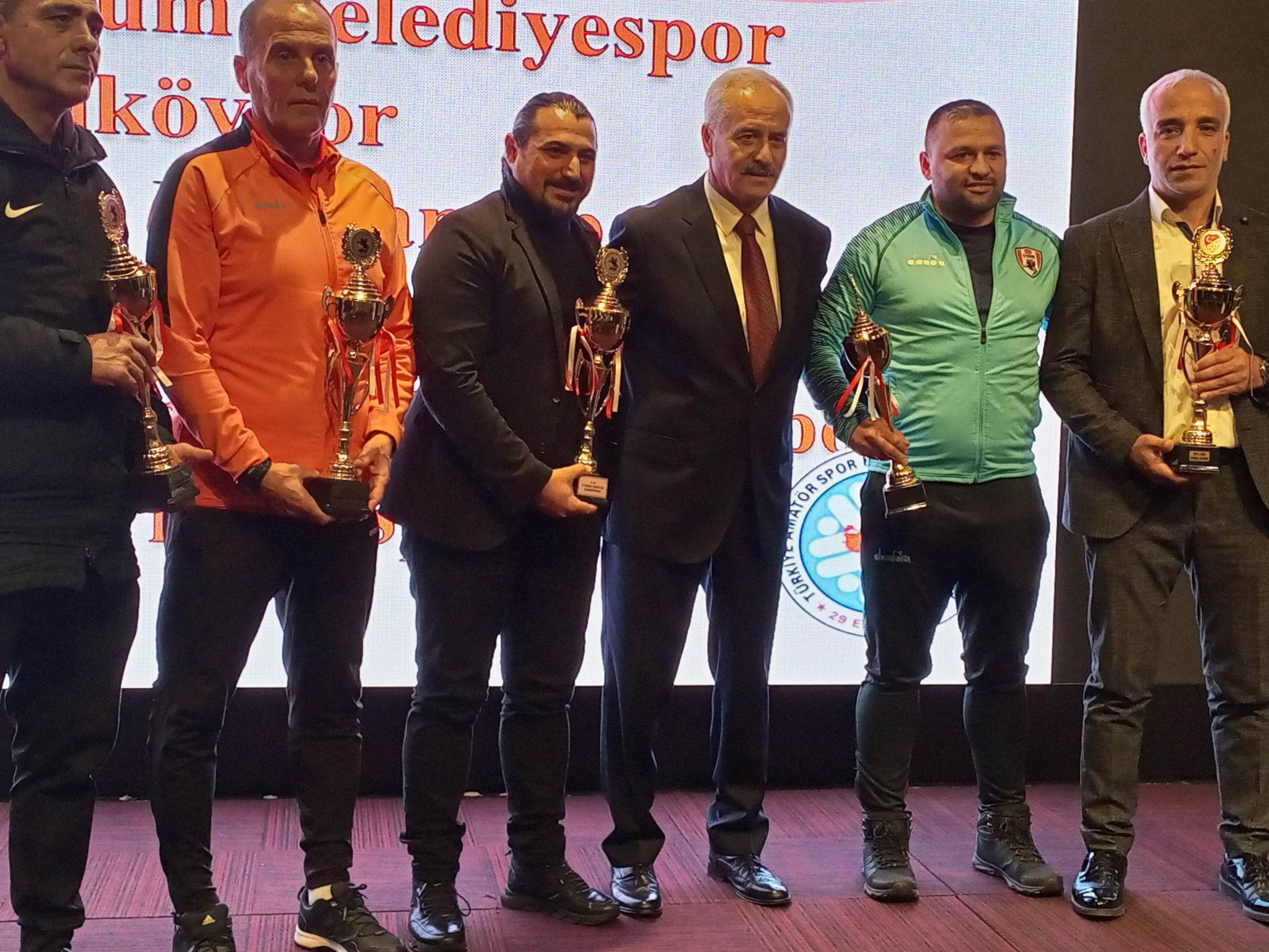  U 16 KLASMAN GRUBU ŞAMPİYONU BAFRA MEVLANA SPOR’A ÖDÜL