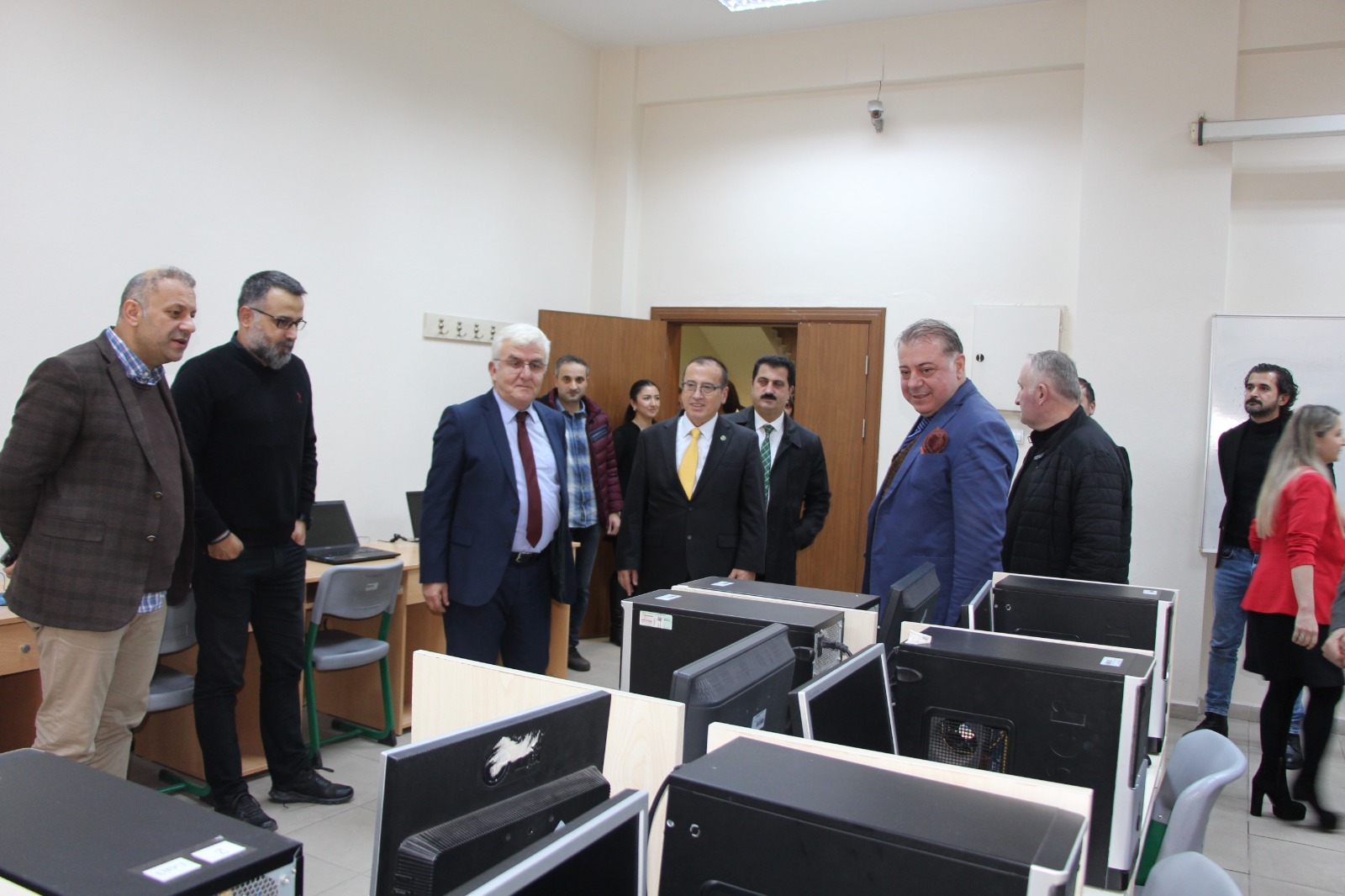 Çarşamba Ticaret Borsası MYO’da Bilgisayar Laboratuvarı Bağışlarla Yenileniyor