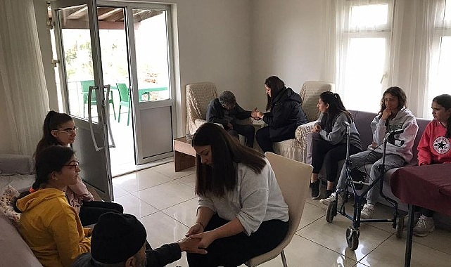 Ayvalık Belediyesi Yaşlı Bakımevi ve Özel Çocuklar Eğitimevi’nde Anlamlı Bir Sosyal Sorumluluk Projesi