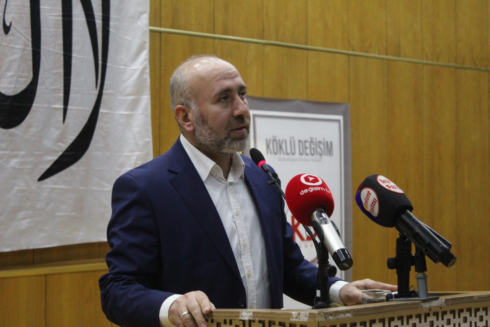 Ankara’da “Toplumsal Çöküş – Sorunlar ve Çözüm” Konferansı Gerçekleştirildi