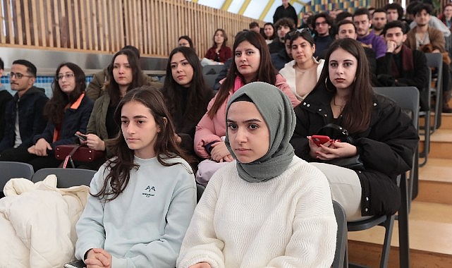 Gençler İPA Kampüs’te ve İBB Gençlik Ofislerinde Buluştu