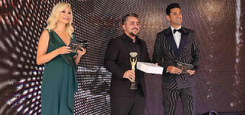 ‘Kaan Yağcı’; Yılın En Başarılı Kalıcı Makyaj Masterı Oldu!