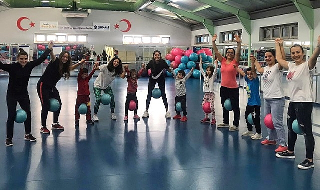 Kocaeli Büyükşehir’le 17 bin kişi zumba yaptı