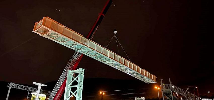 Körfez Şirinyalı üstgeçidinde tabliye montajı