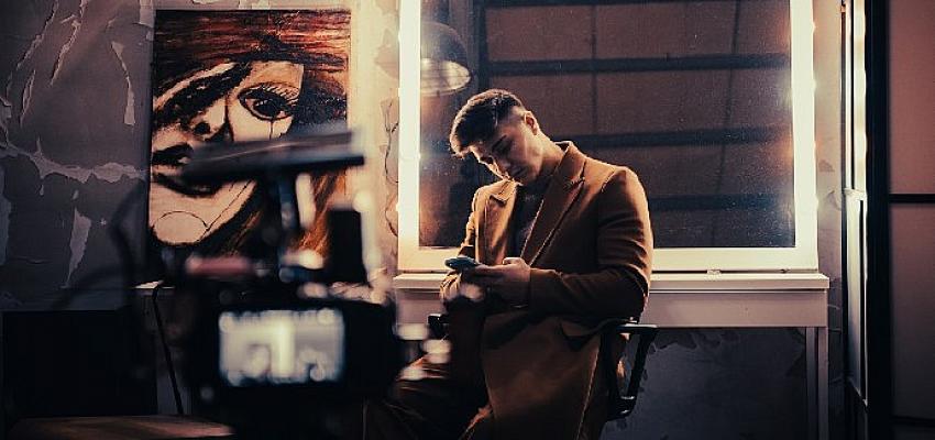 Sezer Sarıgöz’den yeni şarkı & klip! ‘Bir Gülüşü Vardı’