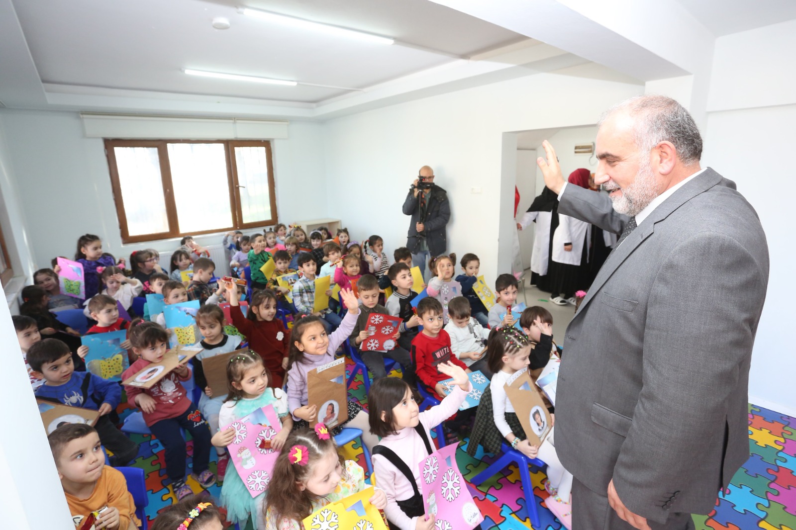 Başkan Sandıkçı Öğrencilerin Karne Sevincine Ortak Oldu