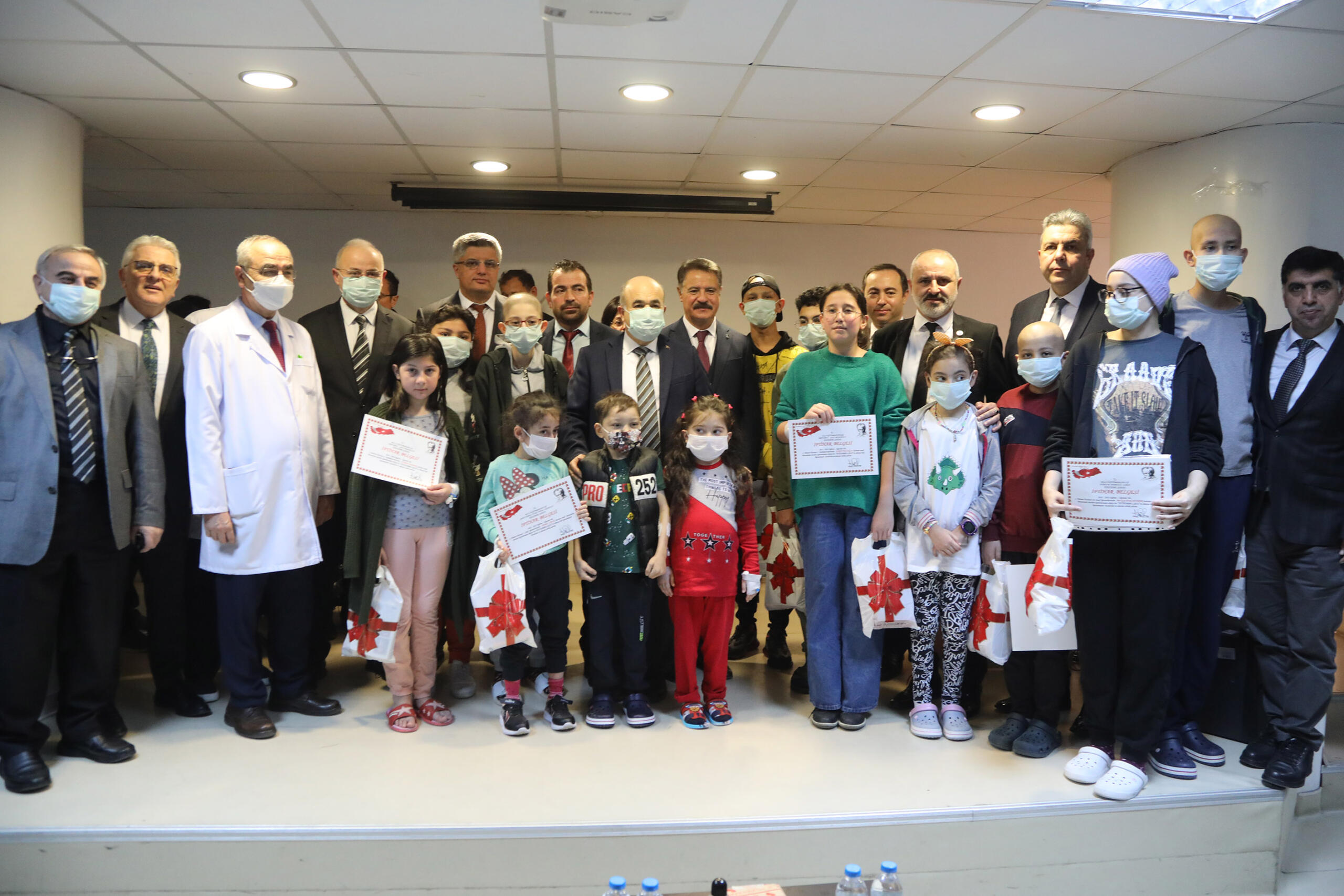 OMÜ Çocuk Hastanesi’nde  karne heyecanı 