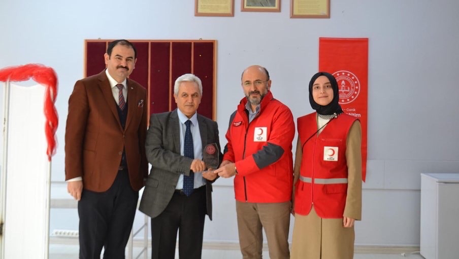 KIZILAY, DİYABET HASTASI ÇOCUKLARIMIZI YALNIZ BIRAKMADI