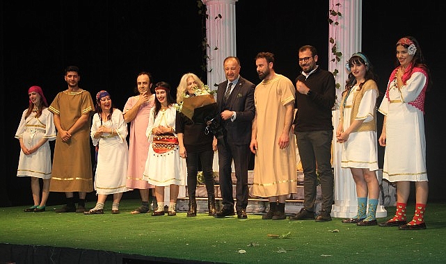 ‘Aşk Grevi’ Oyunu ‘Nilüferler Yetişiyor Eğitime Destek Fonu’ İçin Sahnelendi