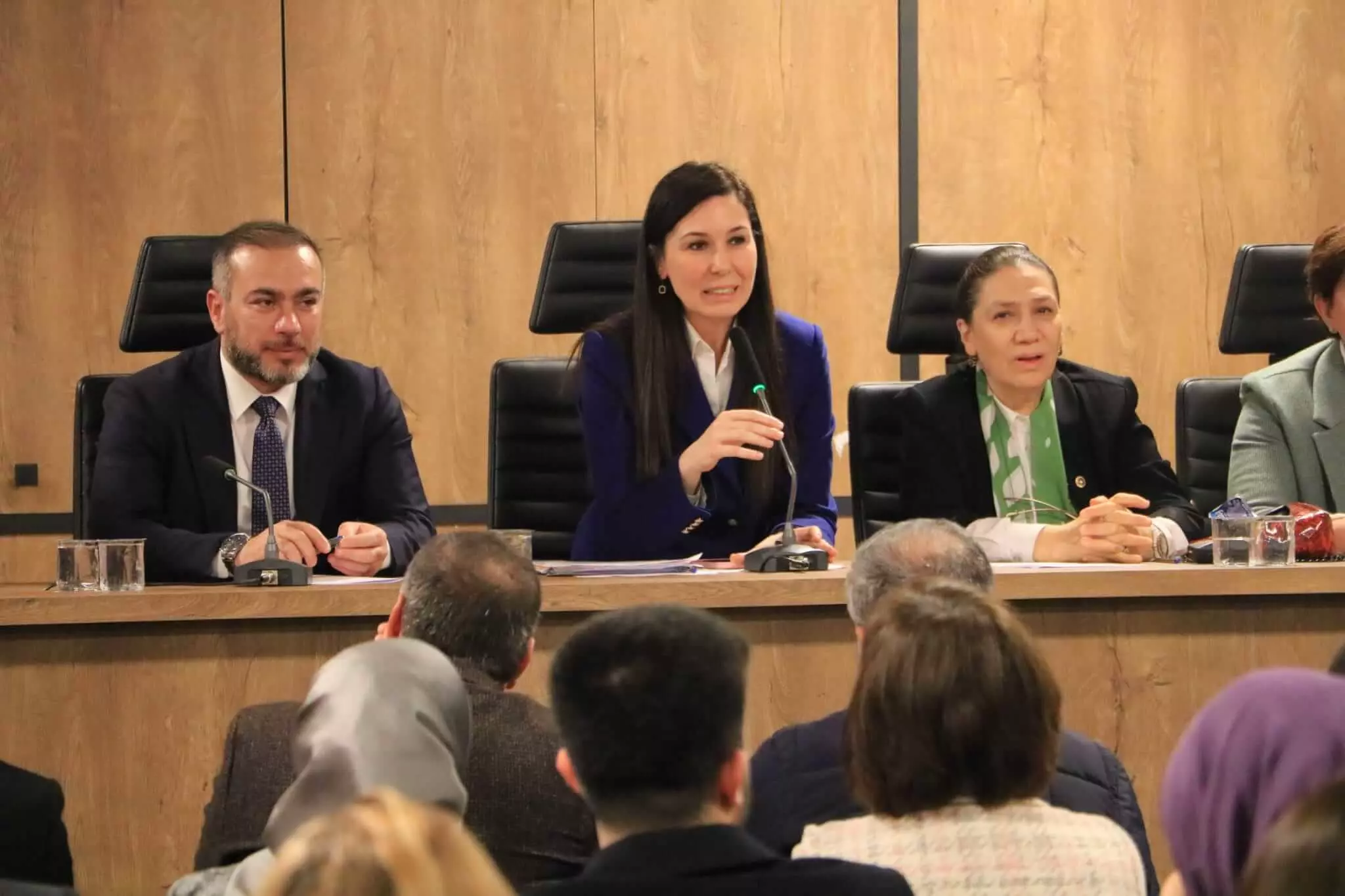 Karaaslan, burada yaptığı konuşmada, 20 yıl iktidarda kalarak, en zor zamanlarda en iyi başarıların elde edildiğini söyledi.