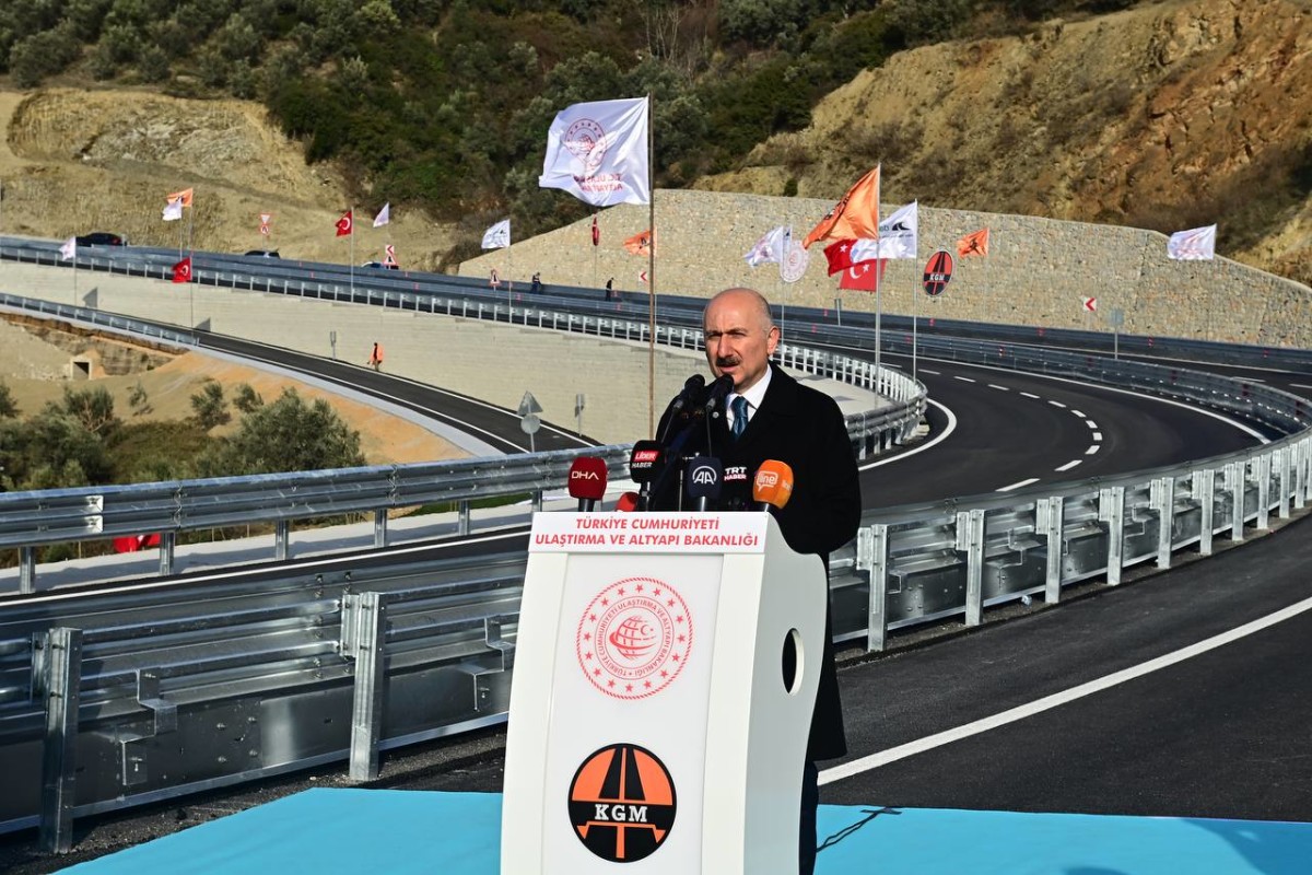 BAKAN KARAİSMAİLOĞLU: YENİMAHALLE FARKLI SEVİYELİ KAVŞAK GEMLİK’İN ULAŞIM AĞINI GÜÇLENDİRECEK