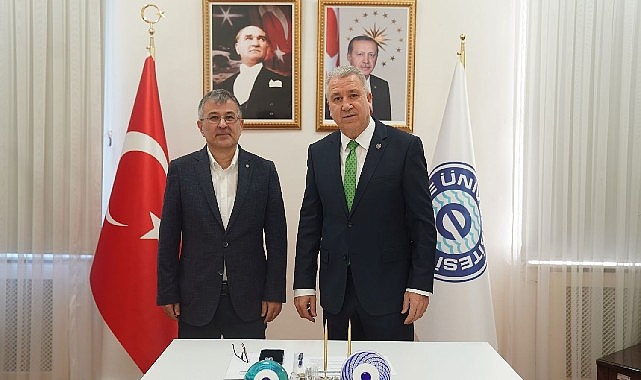 Egeli bilim insanları ‘İpekböceklerini biyoreaktör olarak kullandılar’