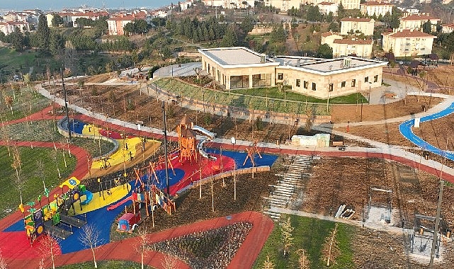 Gölcük’ün Yeni Sosyal Yaşam Alanı Tamamlandı Gündüz Ayrı, Gece Ayrı Güzel