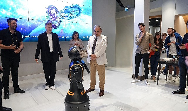 Haliç Üniversitesi Rektörü Prof. Dr. Zafer Utlu, Dünyanın İlk İnsansı Robot Müzesini Ziyaret Etti