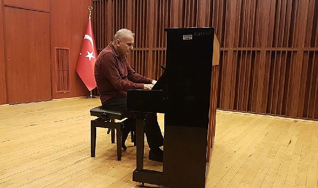 Piyanist Kamil Sökmen Ege’de kulakların pasını sildi