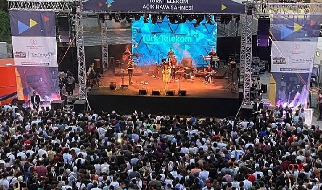 Türk Telekom ile sanatseverler 2022’de sanatın kalbi AKM’de festival ve yenilikçi teknolojilerle buluştu