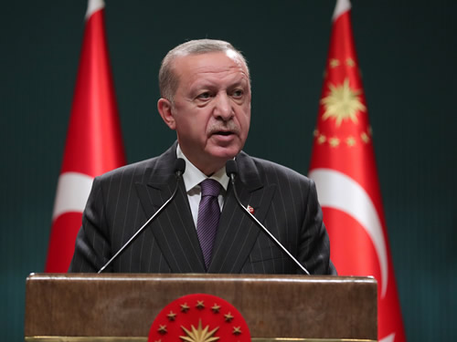 Cumhurbaşkanı Erdoğan “Arama-kurtarma faaliyetlerinin süratle yürütülebilmesini temin için, OHAL ilan etme kararı aldık”