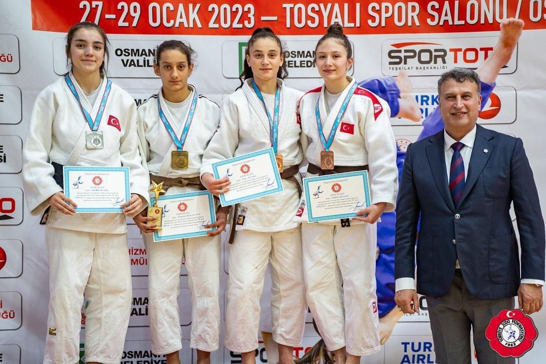 BÜYÜKŞEHRİN JUDOCULARI OSMANİYE’DE DERECE YAPTI  