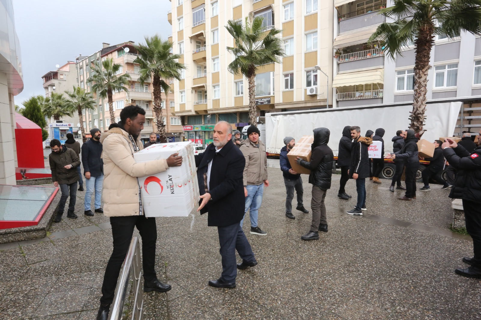 Canik’ten Deprem Bölgesine Yardım Seferberliği