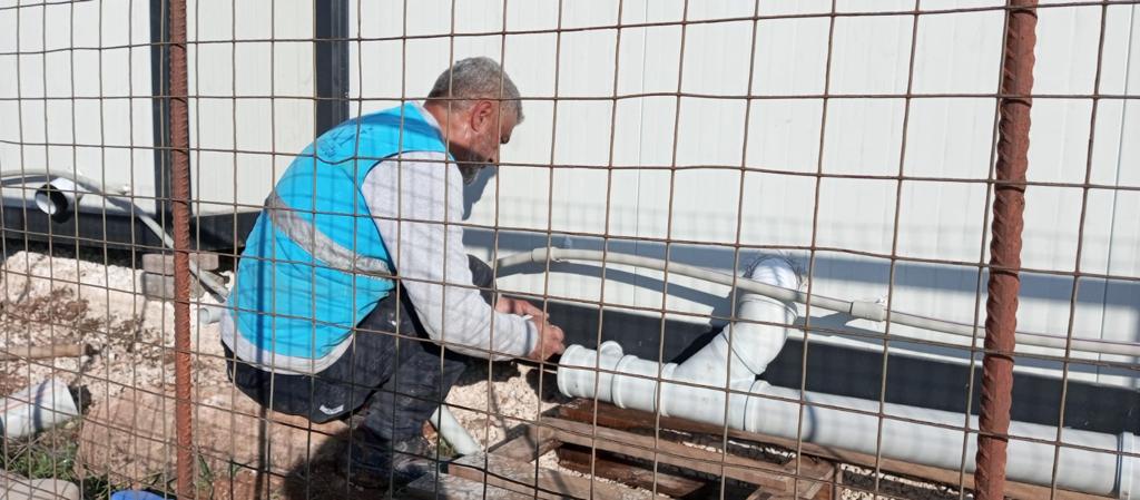 DEPREMZEDELERİN TEMİZ SU İHTİYACI KARŞILANIYOR