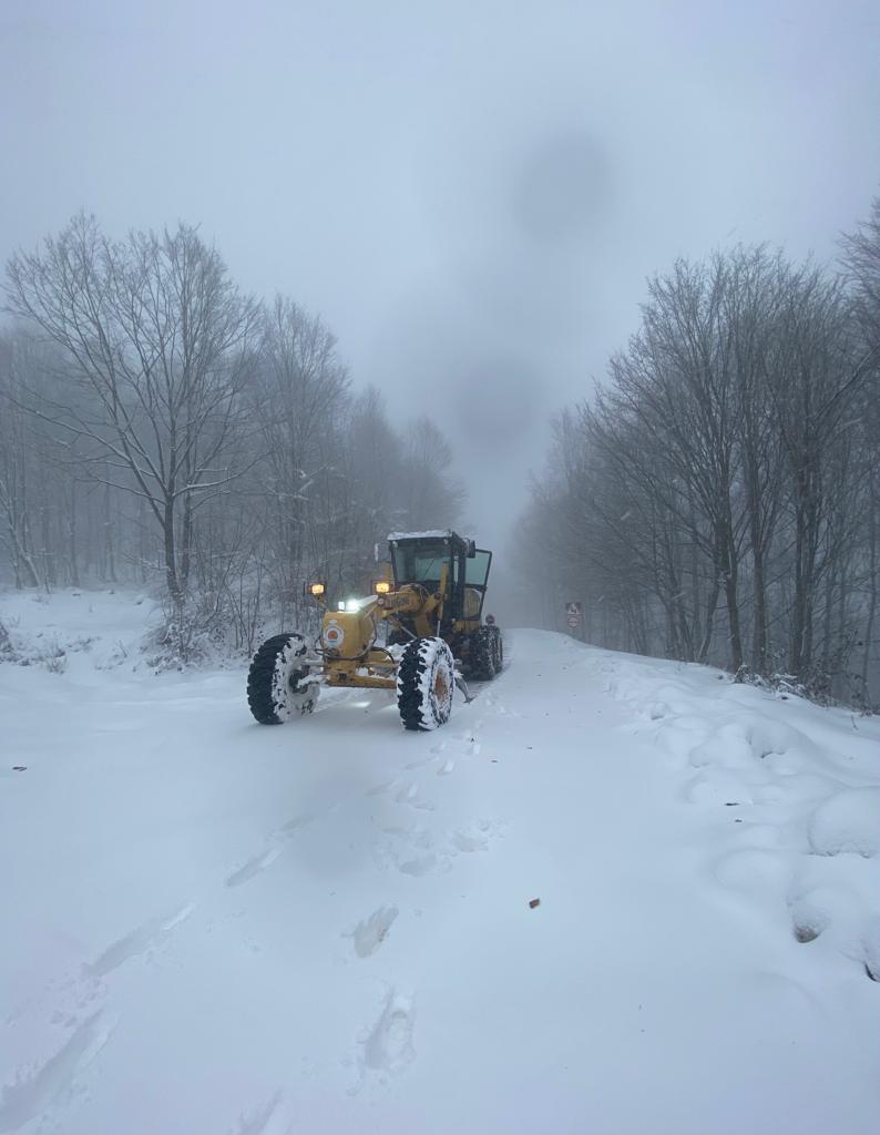 Kapalı mahalle yolları açıldı