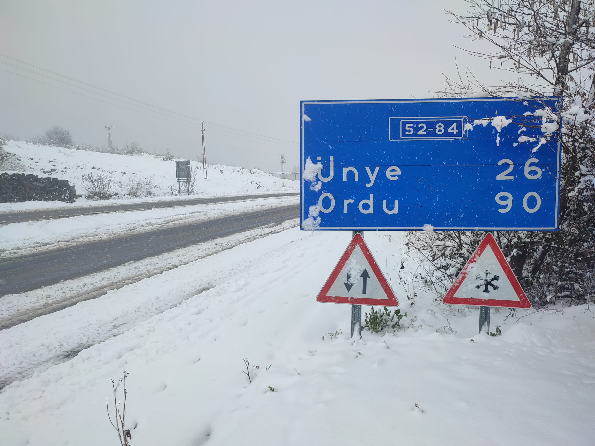 ÜNYE BEYAZA BÜRÜNDÜ, KARLA MÜCADELE BAŞLADI