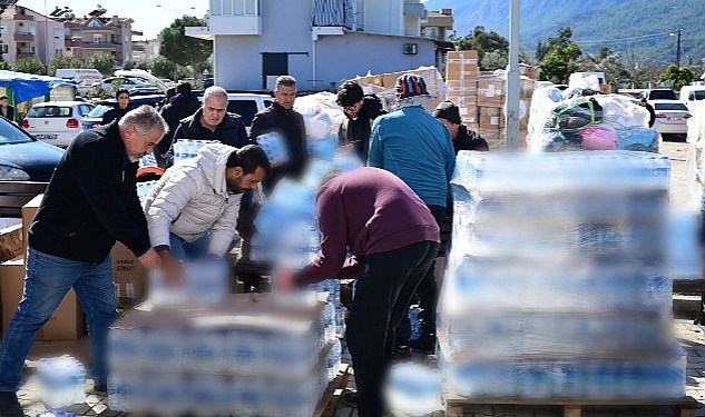 Kemer’den deprem bölgesine yardım tırları gitmeye devam ediyor