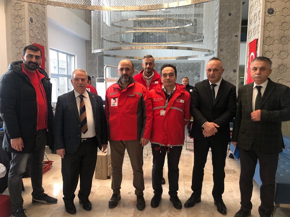 BAŞKAN DEMİRTAŞ GELİN KAN BAĞIŞI İLE CANLARA CAN KATALIM