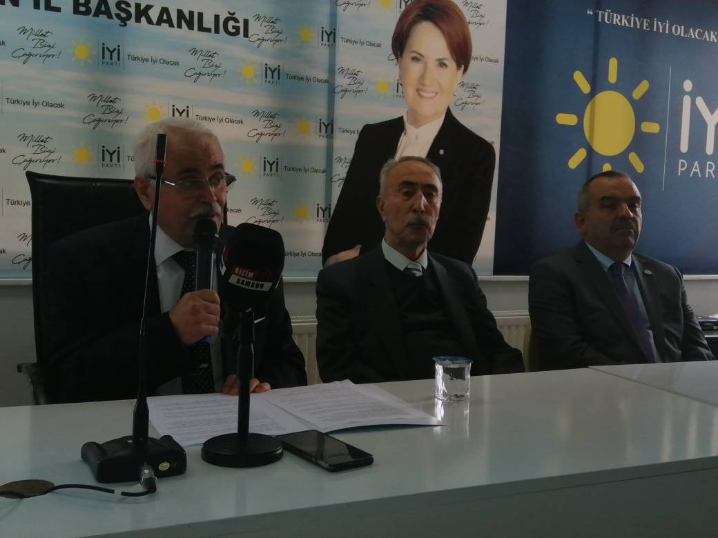 Prof.Dr. Kurtman ERSANLI, İyi Parti il binasında, Milletvekili Vekili Aday Adaylığını açıkladı.