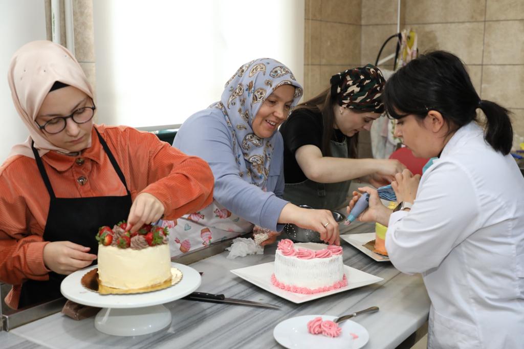 PASTACI ÇIRAĞI KURSU’NA KADINLARDAN YOĞUN İLGİ