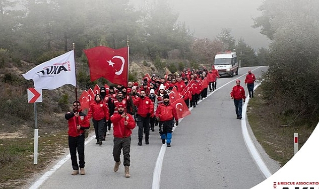 AKUT Çanakkale’de şehitlerin huzurunda