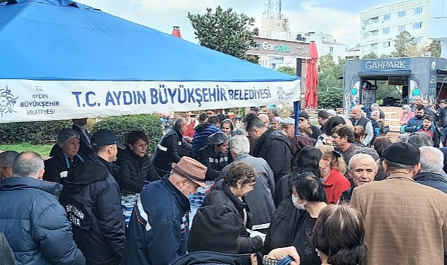 Aydın Büyükşehir Belediyesi Berat Kandili’nde Binlerce Vatandaşa Helva Hayrında Bulundu