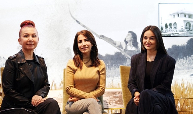 İş Sanat’ta Provadan Çıkıp Yaşasın Cumhuriyet Sergisi’ne Geldiler