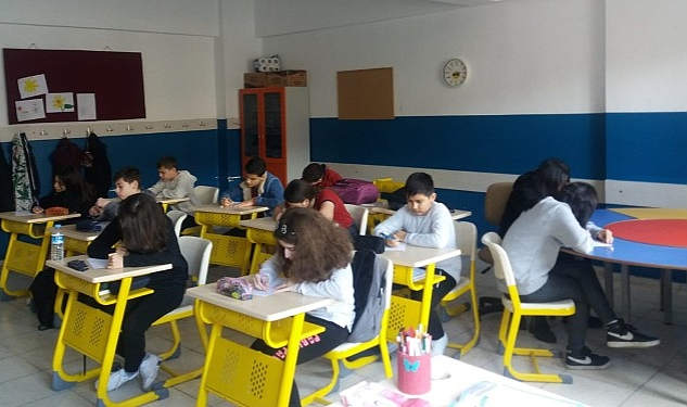 İzmirli Öğrenciler “Kendi Öykümü Yazıyorum Etkinliği” ile Hayallerini Yazdı