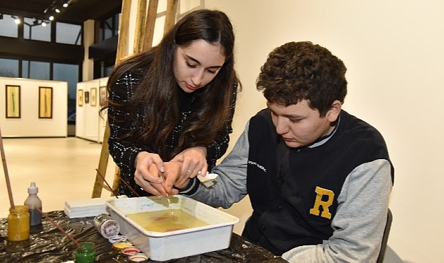 Özel Çocuklar Kartepe’de Ebru Sergisini Gezdi