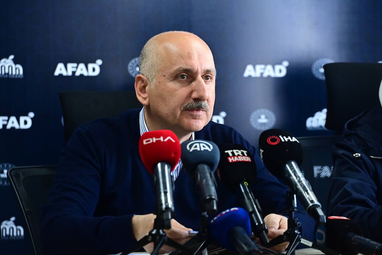 BAKAN KARAİSMAİLOĞLU: -BÖLGEYİ ESKİSİNDEN DE GÜÇLÜ VE GELİŞMİŞ BİR ALTYAPIYLA AYAĞA KALDIRACAĞIZ