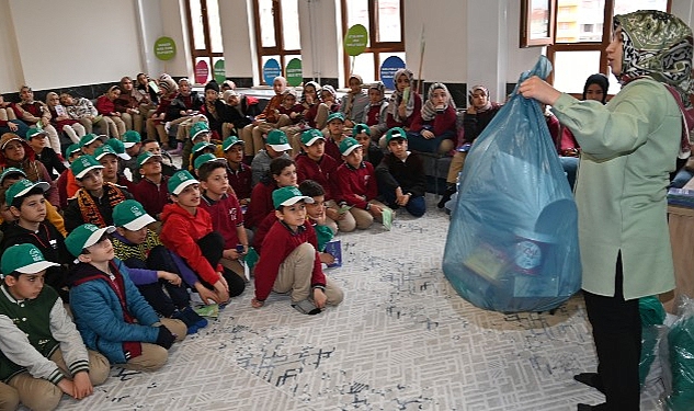 Selçuklu Belediyesi yeni nesilde sıfır atık bilincinin artırılması amacıyla ilçede yer alan okullarda “Sıfır Atık” eğitimlerine devam ediyor