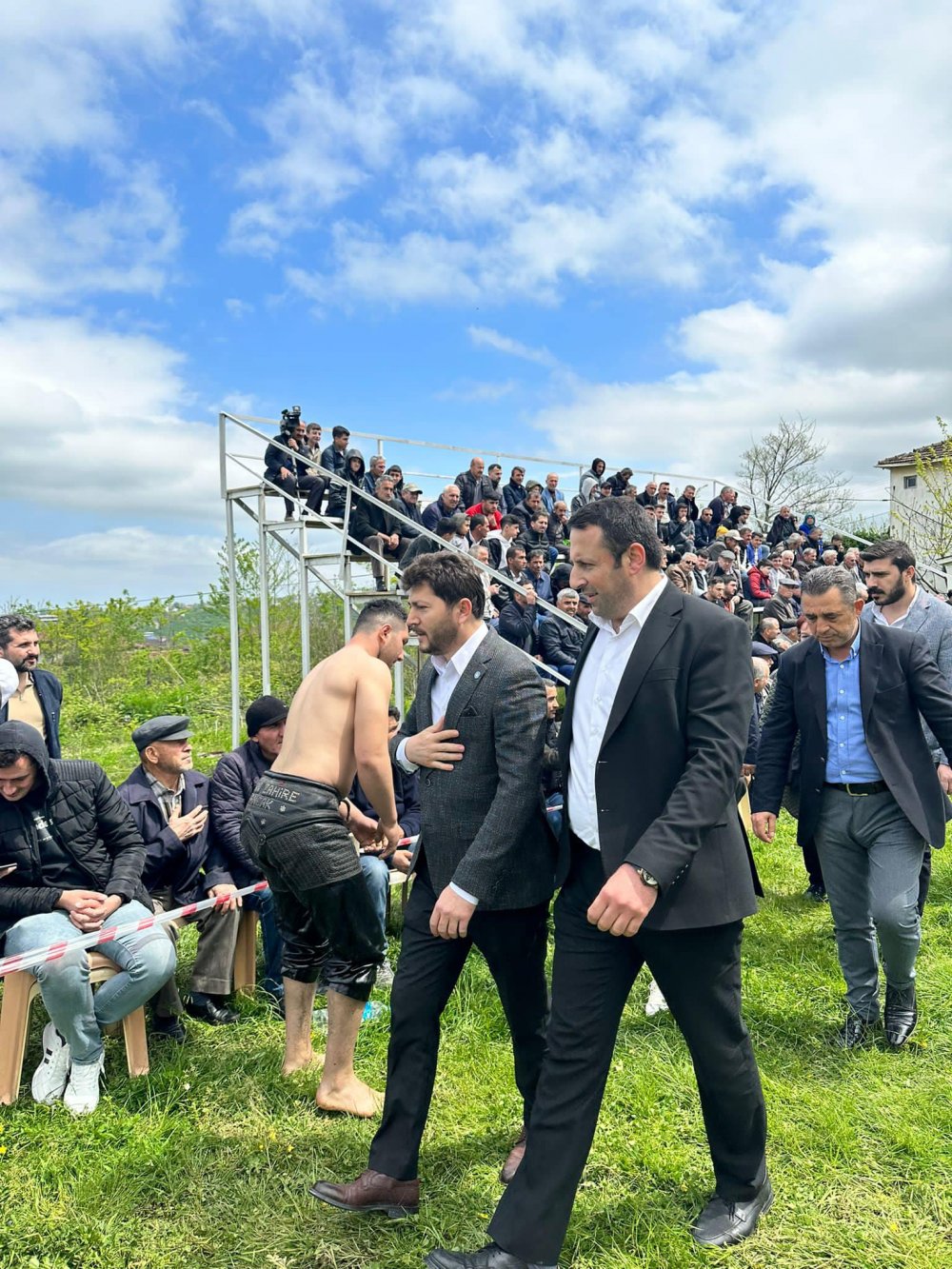 İYİ PARTİLİ AHMET KARKUCAK’A SEVGİ SELİ