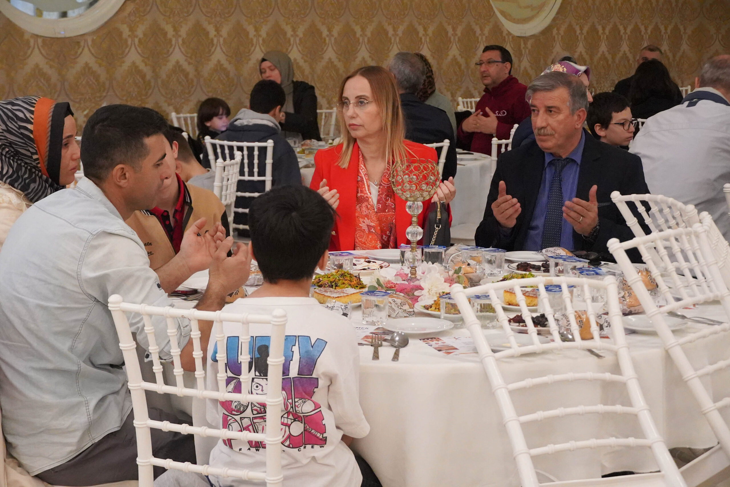 Atakum Belediyesi’nden  dayanışma sofrası 