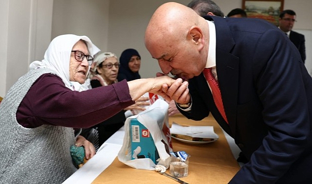 Başkan Altınok Huzurevi’ndeki Bayram Sevincine Ortak Oldu