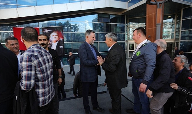 Bayraklı’da bayram coşkusu! Çalışanlara maaş ve ikramiye müjdesi!