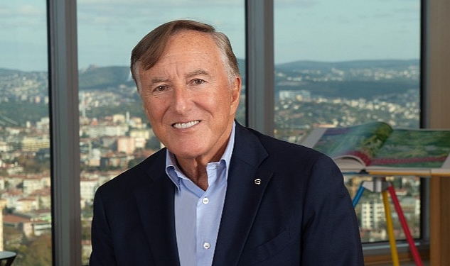 Bülent Eczacıbaşı Aklımızda Bulunsun’u Stoeytel İçin Seslendirdi